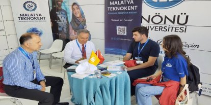 İnönü Üniversitesi Rektörü Akpolat TEKNOFEST'te gençlerle buluştu