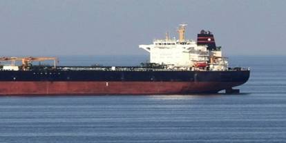 Hürmüz Boğazı'nda bir petrol tankerinde patlama meydana geldi
