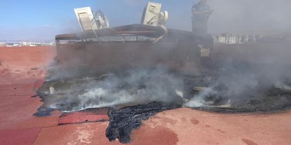 Batman'da plazada çatı yangınına itfaiye ekipleri müdahale etti
