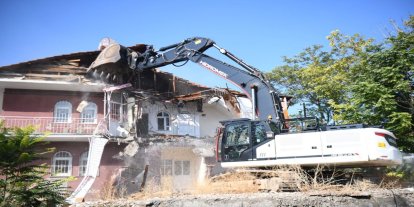Malatya'da metruk yapı yıkıldı
