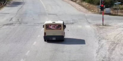 Kırmızı ışık ihlali yapan sürücü yön değiştirince drone ile takip edildi