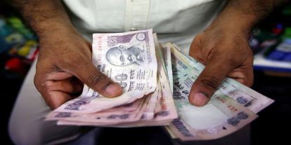 Hindistan, rupideki değer kaybını durdurmak için yeni önlemler aldı