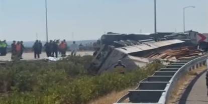 Manisa'da tur otobüsü ile çekici çarpıştı: 11 kişi hayatını kaybetti, 27 yaralı
