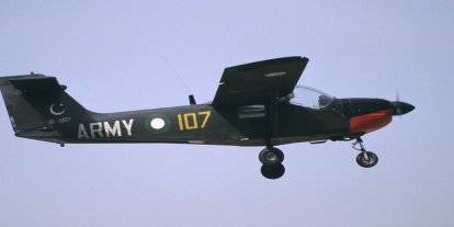 Pakistan'da askeri eğitim uçağı düştü: 2 ölü