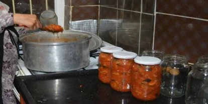 Domates konservesinde sıcak dolum ve vakum tek başına yetmiyor!