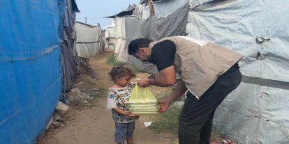Yetimler Vakfı Gazze'de her gün sıcak yemek dağıtımına devam ediyor