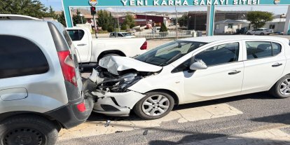 Elazığ-Bingöl karayolunda 4 araç birbirine girdi