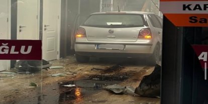 İzmir Gıda Çarşısı’nda otomobil dükkâna girdi