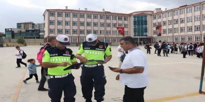 Ankara’da okul çevrelerinde denetimlerde 14 aranan kişi tespit edildi