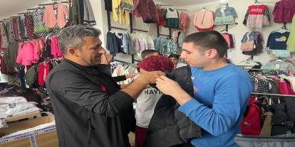 Batman’da Hayrat Yardım Derneğinden yüzlerce çocuğa giyim yardımı