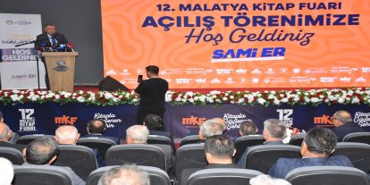 Bakan Bak: Dijital ortamda kitap okuma imkânı bulunsa da basılı kitabın kendine özgü bir yeri var