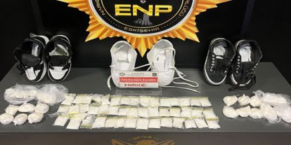 Eskişehir’de ayakkabıya zulalanmış 1 kilo 120 gram metamfetamin ele geçirildi