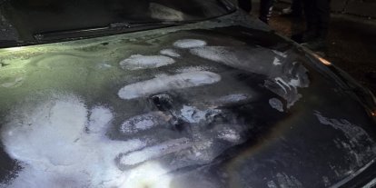 Batman'da alev alan otomobil kullanılamaz hale geldi