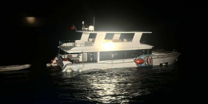 Çanakkale'de batma tehlikesi geçiren teknedeki 2 kişi kurtarıldı