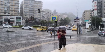 Ülke genelinde yağışlı hava etkili oluyor: Sıcaklıklar düşüyor