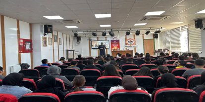 Yeşilyurt'ta lise öğrencilerine yönelik aile ve iletişim eğitimleri sürüyor