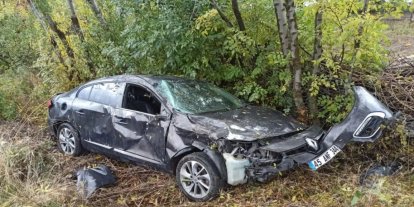 Bingöl’de kontrolden çıkan otomobil şarampole devrildi: 2 yaralı