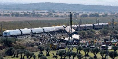 İspanya'da tren kazasında ölü sayısı 74'e yükseldi