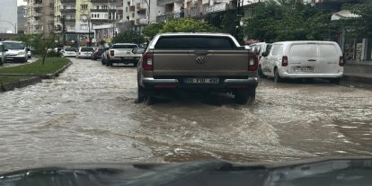 Cizre’de sağanak sele dönüştü, yollar göle döndü