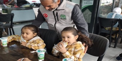 Şanlıurfa'da Umut Kervanından yetim çocuklara anlamlı yemek ikramı