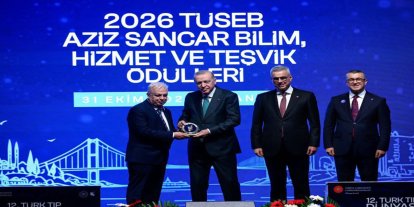 Prof. Dr. Yılmaz'ın karaciğer naklindeki başarısı ödülle taçlandı