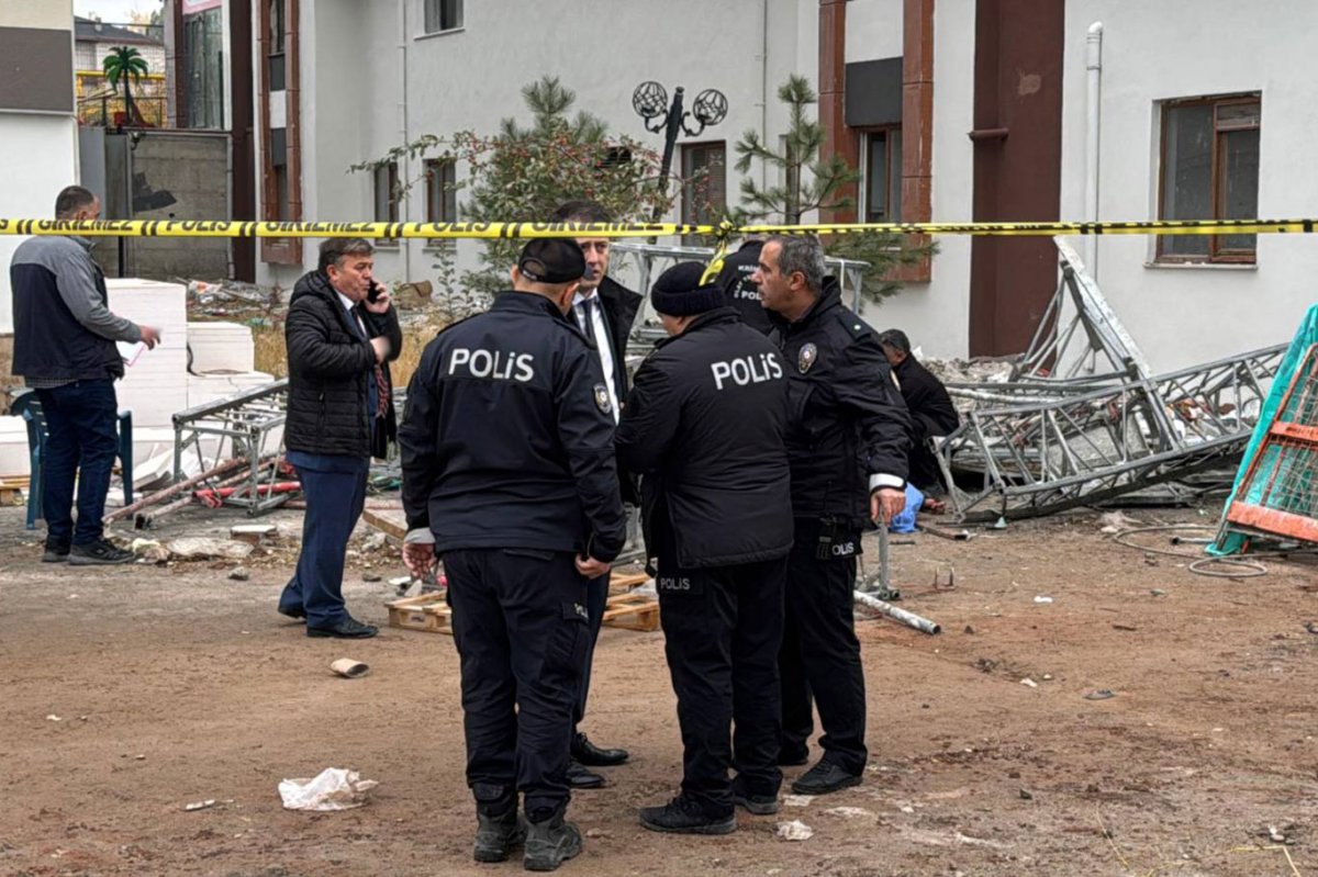 Malatya'da iskele çöktü: 2 işçi hayatını kaybetti