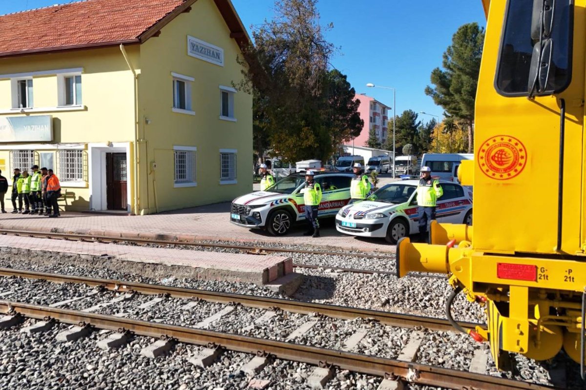 Demiryolu geçitlerindeki trafik kazalarının önlenmesi için yeni çalışma