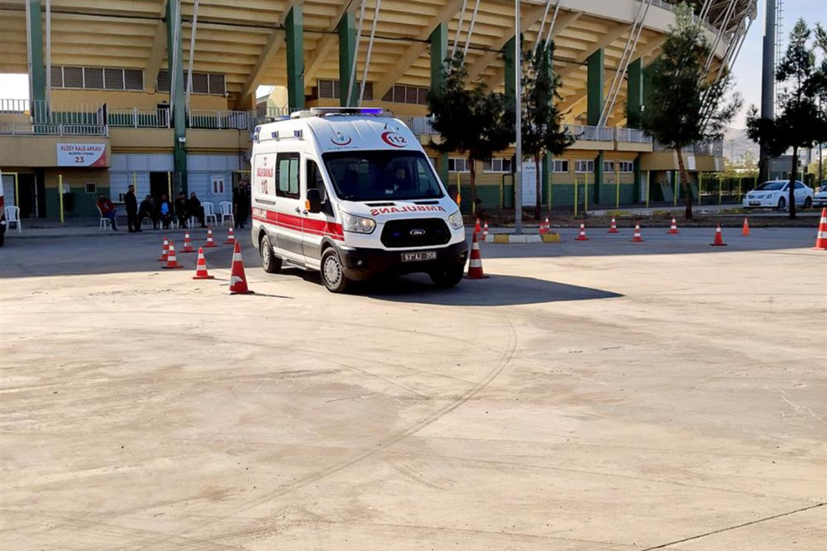 Şanlıurfa'da ambulans sürüş güvenliği eğitimi verildi