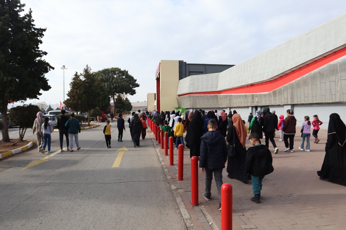 Yetimler Vakfı, Gaziantep'te yetim çocukları giydirdi