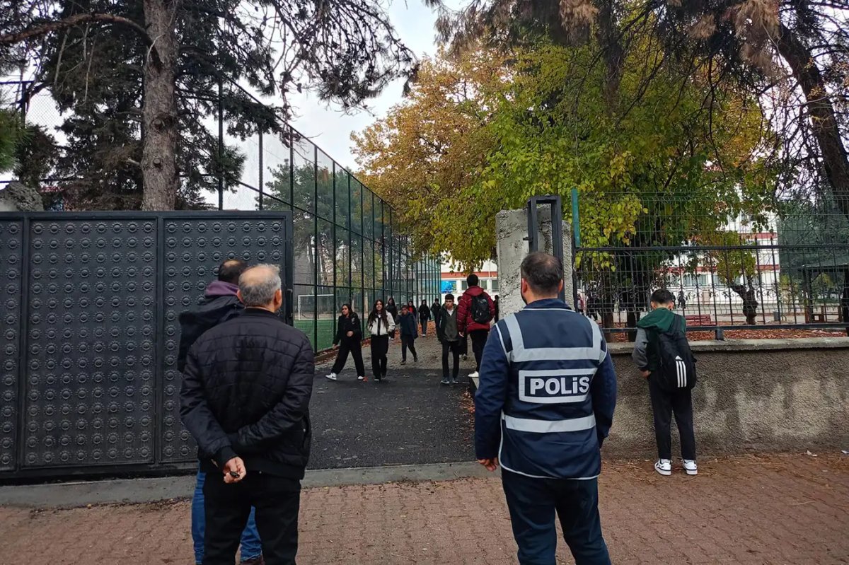 Adıyaman'da okul önü denetimi gerçekleştirildi