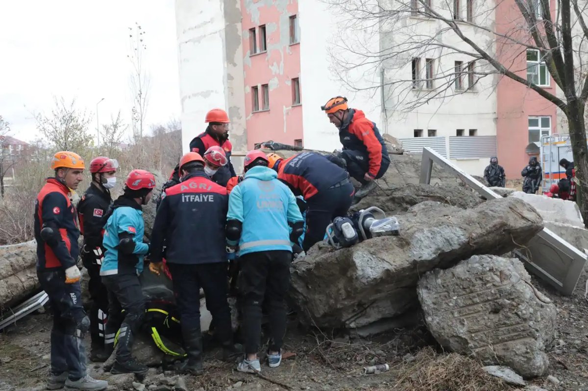 Ağrı'da deprem tatbikatı gerçekleştirildi