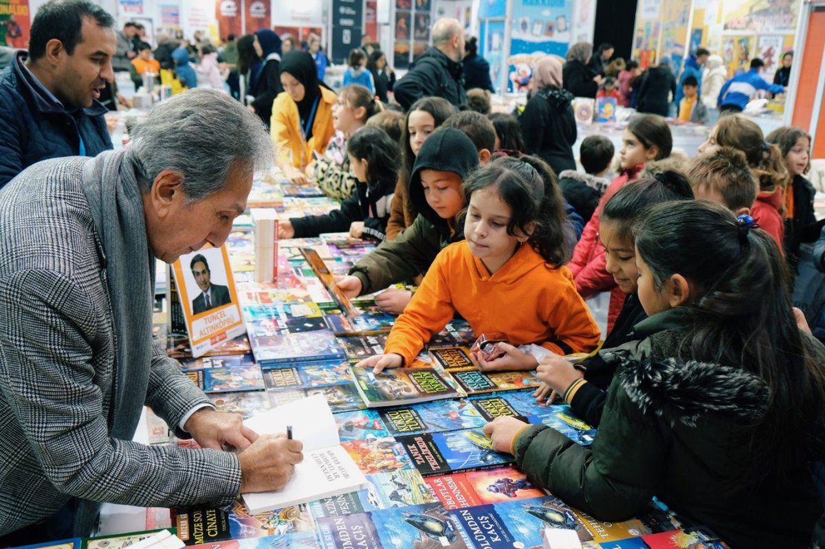 "Dünya, çocuk hakları gününü kutlarken Filistin'deki zulme sessiz kalıyor"