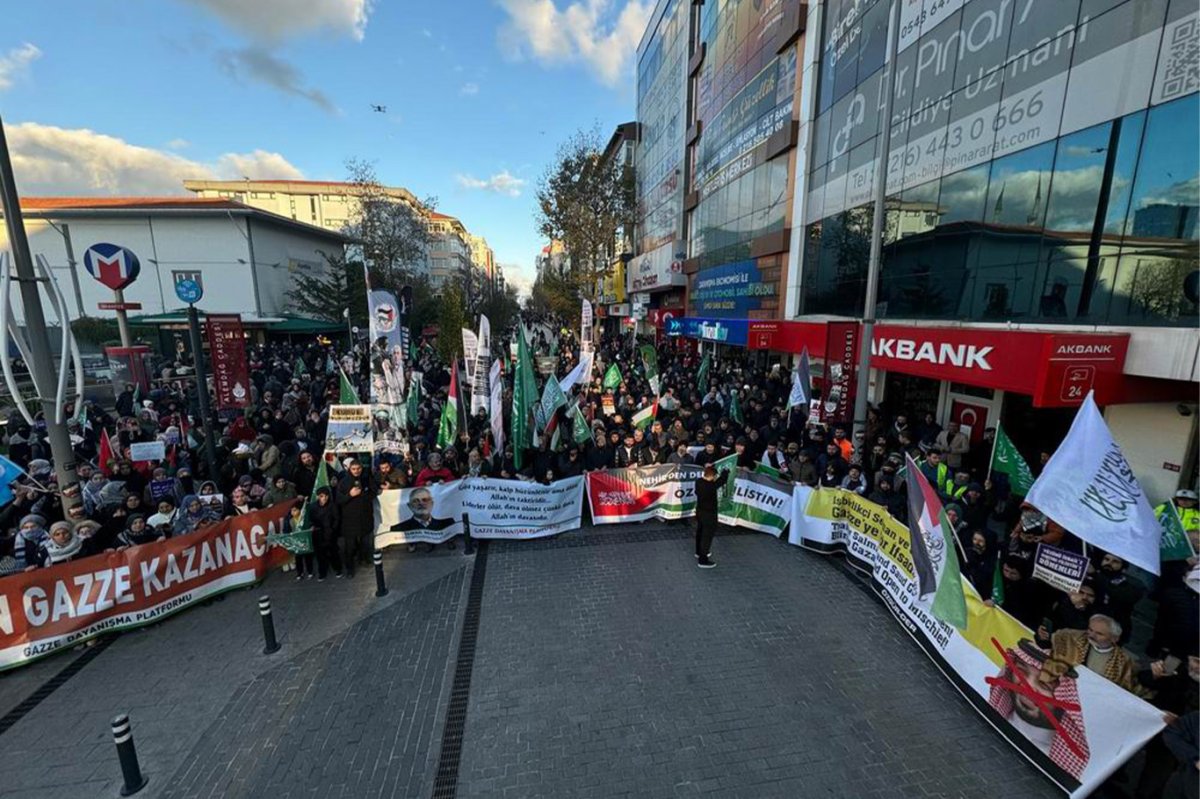 İstanbul'da yüzlerce kişi Gazze için yürüdü