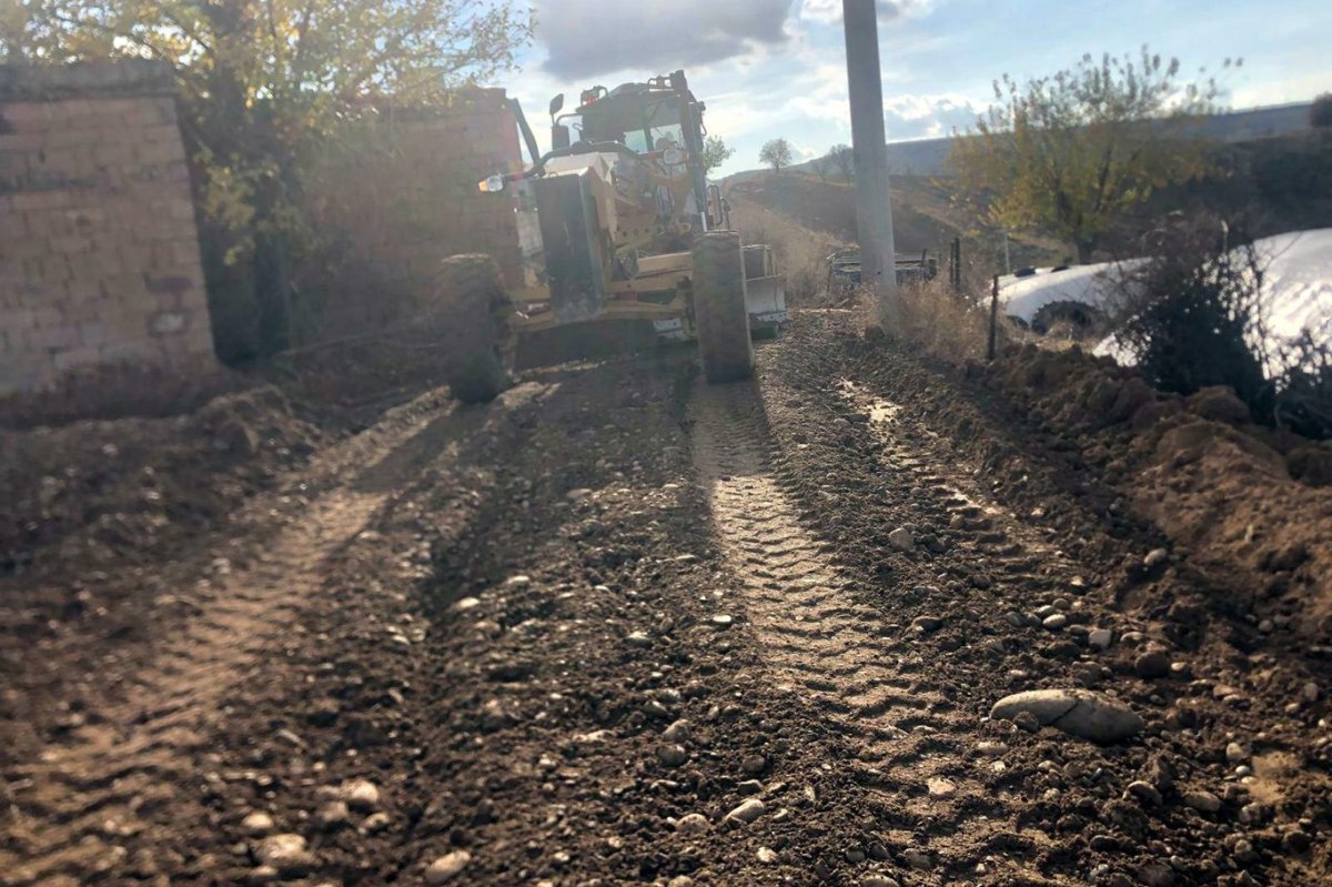 Siirt’te köy yollarında çalışmalar aralıksız sürüyor