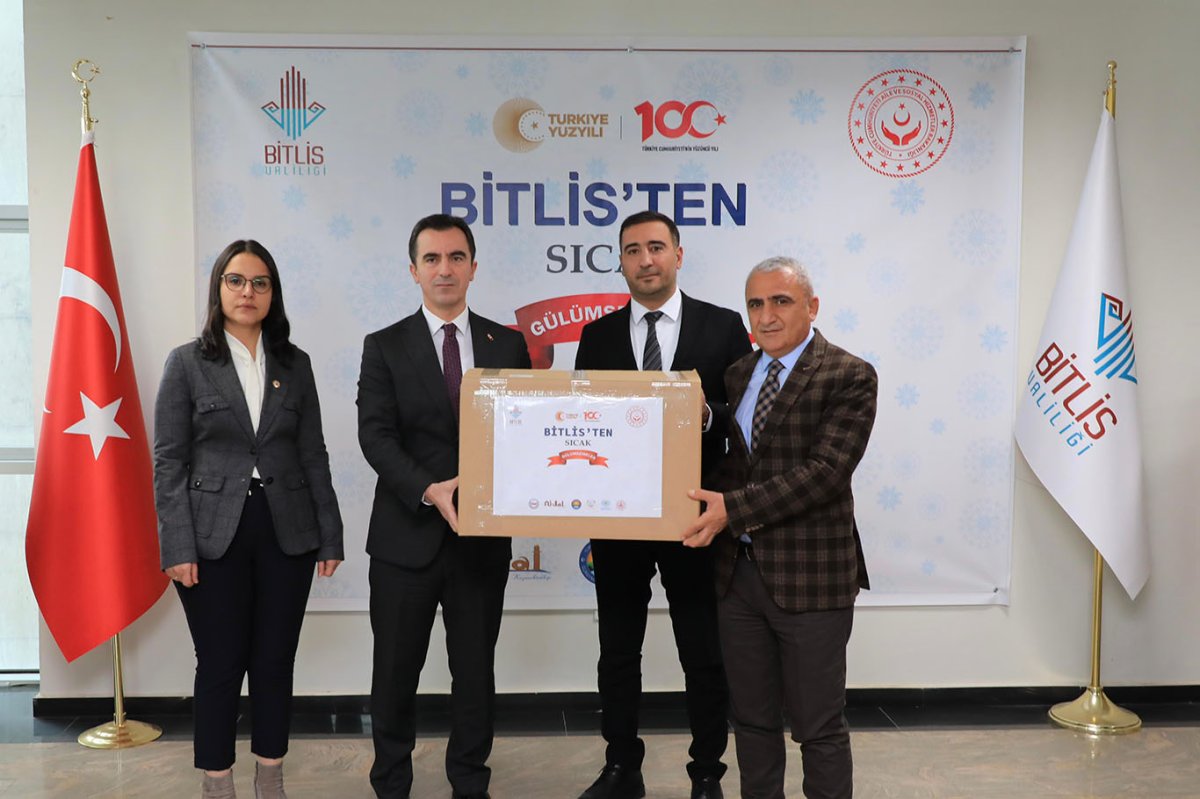 ​ Bitlis’te ihtiyaç sahibi 3 Bin 850 öğrenciye “Mont ve bot” yardımı yapıldı