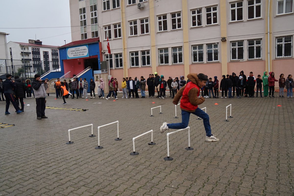 Öğrenciler için spor parkuru oluşturuldu