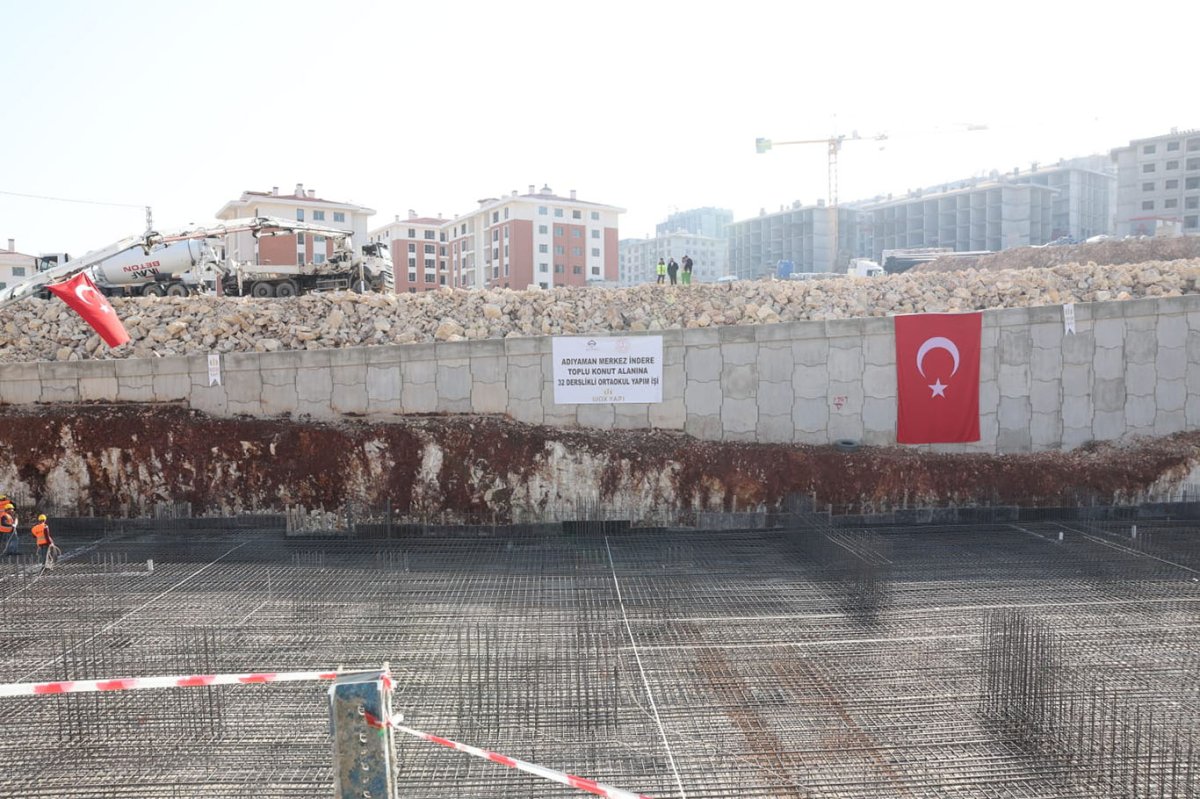 Adıyaman'da okul inşaatları sürüyor