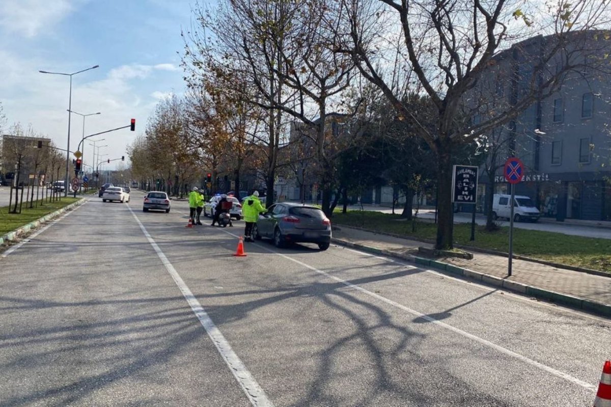 Bursa'daki trafik denetimlerinde binlerce araç sürücüsüne ceza kesildi