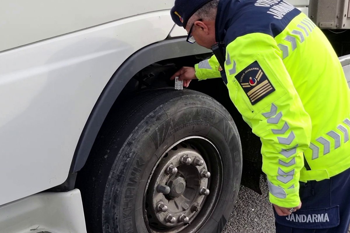 Zorunlu kış lastiği denetimleri sürüyor