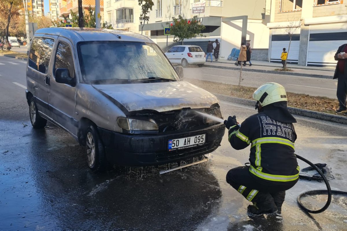 Batman'da seyir halindeki kamyonette yangın çıktı