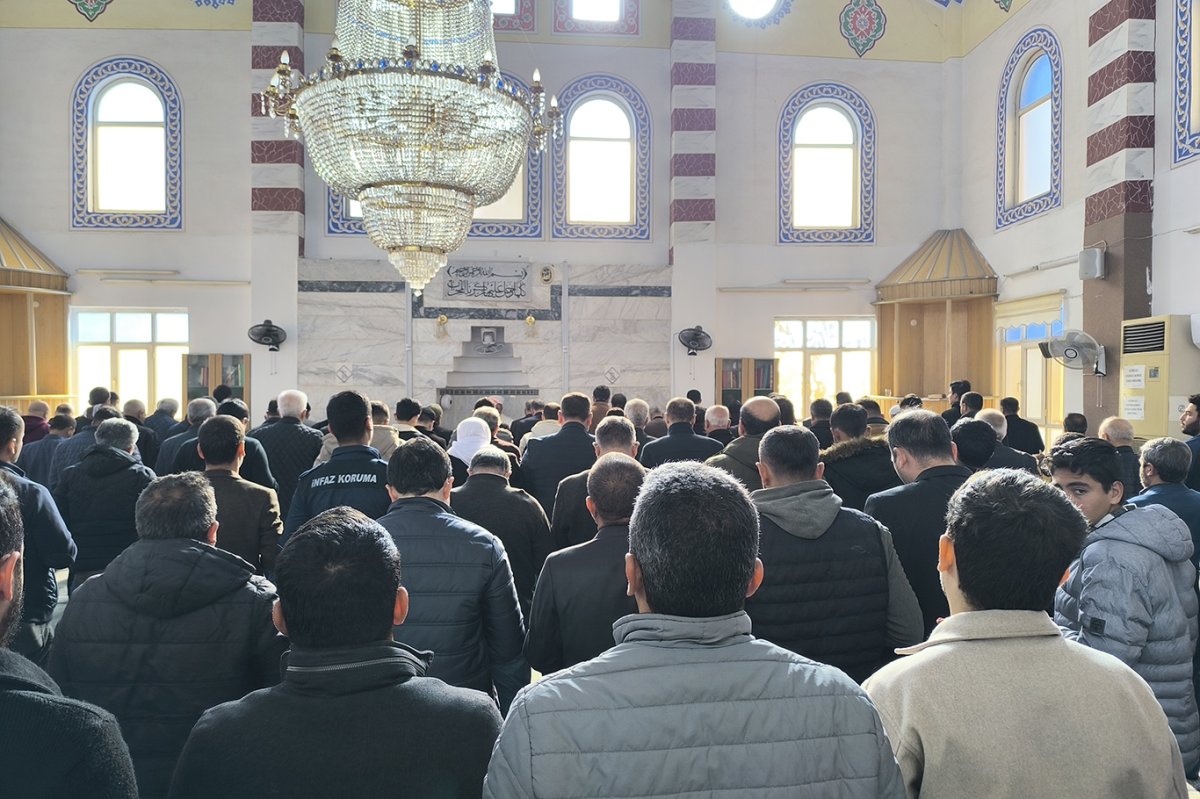 Şanlıurfa’da Cuma namazı sonrası yağmur duası edildi