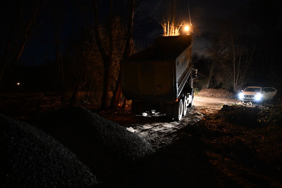 Battalgazi'de gece mesaisi: Çamur derdine son
