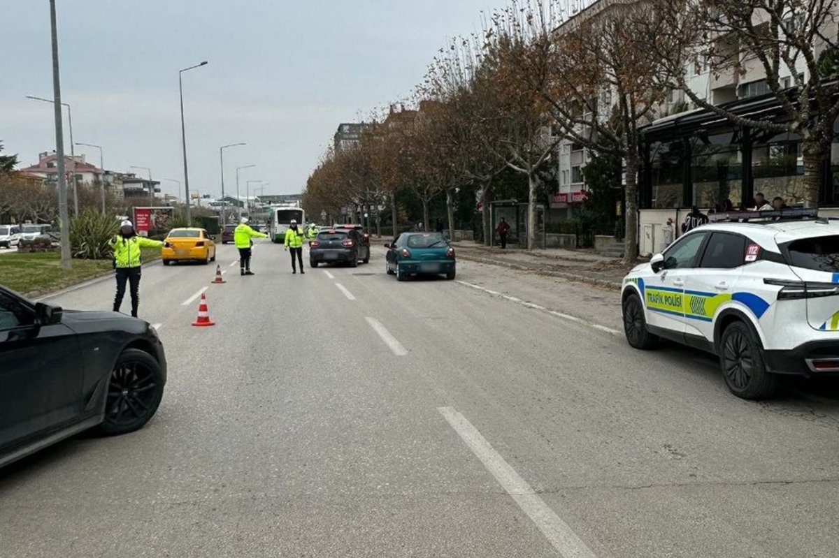 Bursa'daki trafik denetimlerinde 10 bin araç sürücüsüne ceza kesildi