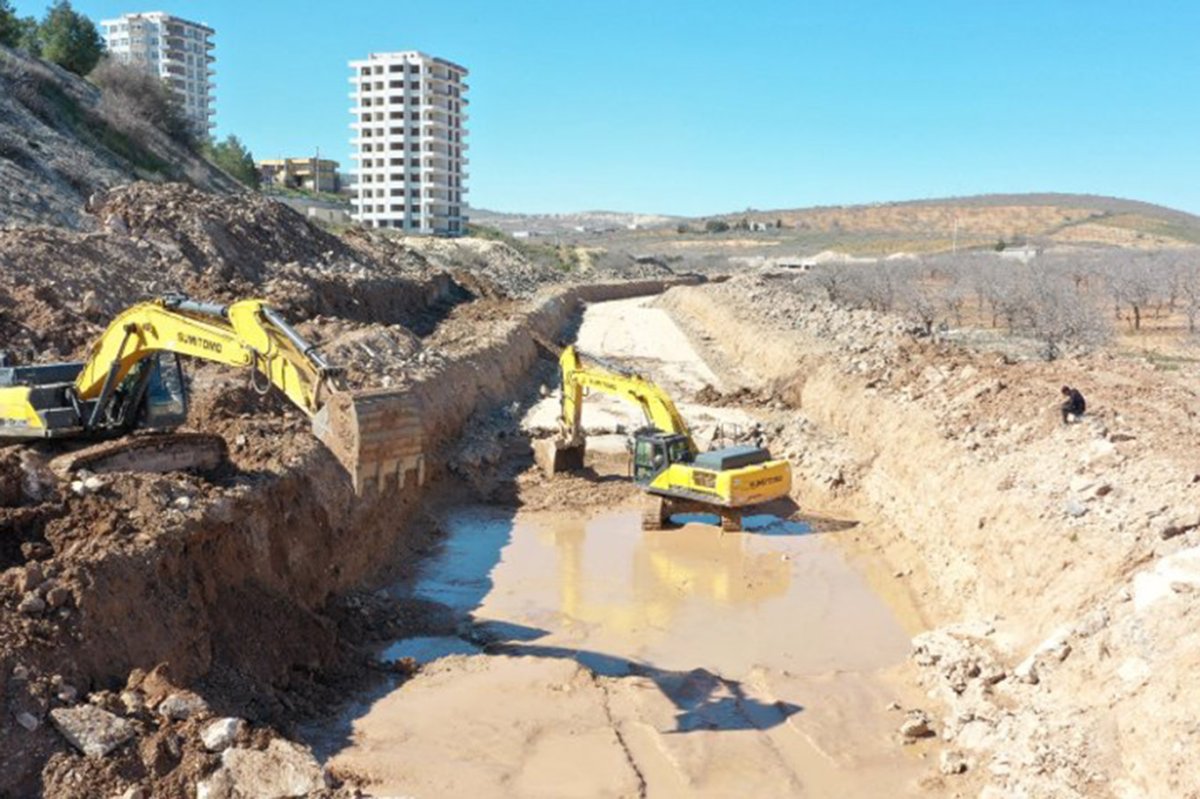 Şanlıurfa’da taşkın derelerin yapım işi devam ediyor