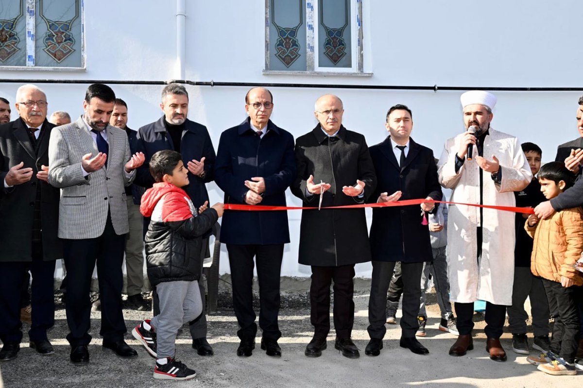 Depremde yıkılan camiler bir bir ayağa kaldırılıyor