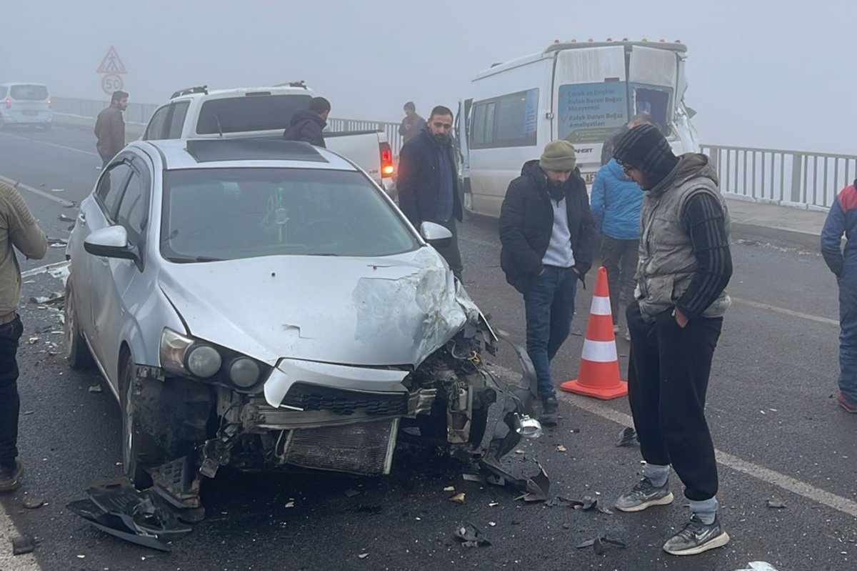 Diyarbakır güne kazalarla başladı: 3'üncü zincirleme kazada 7 yaralı