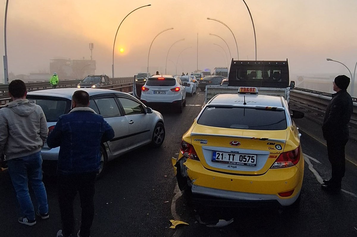 Diyarbakır'da zincirleme kaza: 6 yaralı