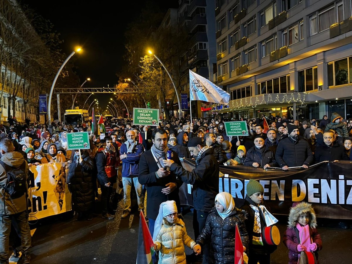 Ankara'da Filistin için yağmur altında "Zulme Karşı Yürüyüş" gerçekleştirildi