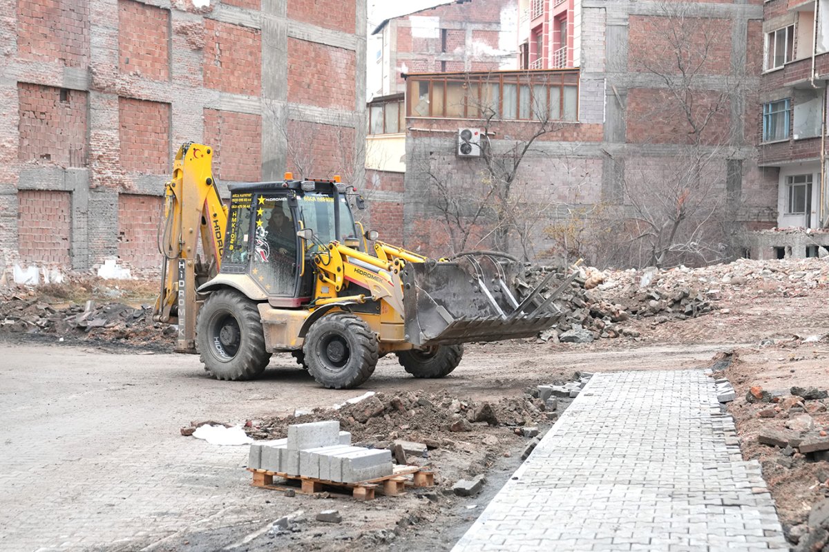 Battalgazi Belediyesinden kaldırım ve asfalt çalışması