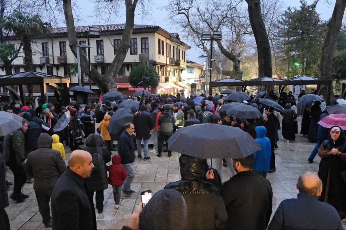 HÜDA PAR Bursa İl Başkanlığı: Gazze'deki kardeşlerimizin katilleri noel ağacının sahipleridir
